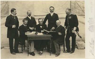 Les membres du premier Comité international olympique
